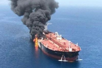 Iran tuyên bố tấn công tàu chở dầu được Mỹ 'hộ tống trên không' ở eo biển Hormuz