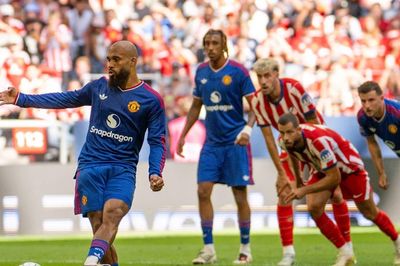 MU ngược dòng hạ Atletico Madrid, Mbeumo rực sáng với cú đúp