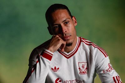 Liverpool chơi lớn với áo sân khách