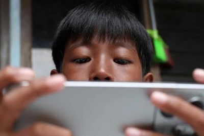 Cấm trẻ dưới 16 tuổi tương tác trên mạng xã hội là chưa đủ