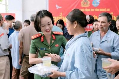 Những suất cơm nghĩa tình ở Bệnh viện Hữu nghị đa khoa Nghệ An