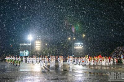 Mãn nhãn Lễ khai mạc Hội thao Công an nhân dân 2026 trong đêm mưa Đà Nẵng