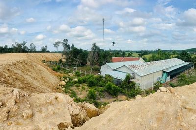 Bùn đất tại dự án Trung tâm đào tạo lái xe uy hiếp khu dân cư