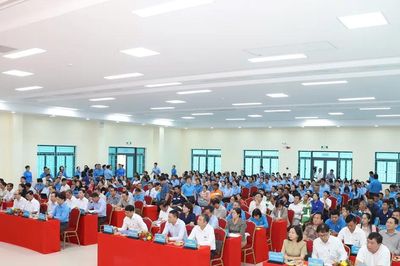 Lãnh đạo UBND tỉnh Khánh Hòa gặp gỡ, đối thoại với đoàn viên, người lao động
