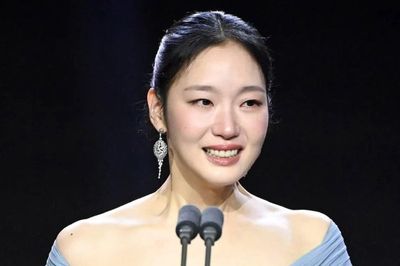 Hyun Bin trắng tay, 'nàng thơ' khóc nghẹn