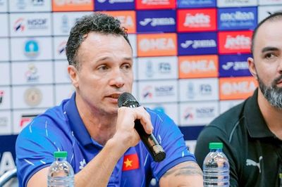 HLV Diego Giustozzi gửi thông điệp tới dàn sao trẻ futsal Việt Nam