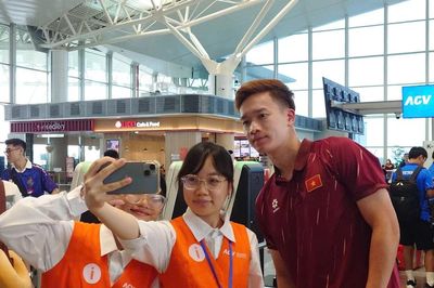Đội tuyển Việt Nam lên đường đấu Indonesia