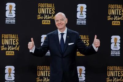 Giám đốc điều hành FIFA chấp nhận nguy cơ mất việc, công khai chỉ trích chủ tịch Gianni Infantino