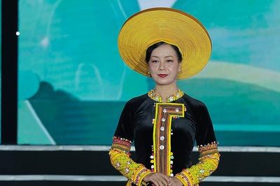 NSƯT Chiều Xuân, diễn viên Nguyệt Hằng gây bất ngờ ở sàn diễn thời trang