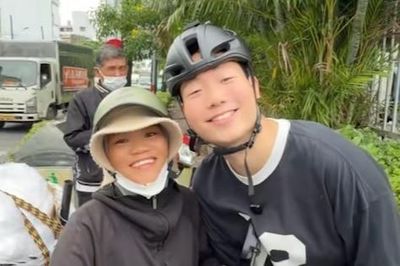 Khách Hàn ngỡ ngàng khi gặp chị bán trái cây Việt Nam 'nói tiếng Hàn như gió'
