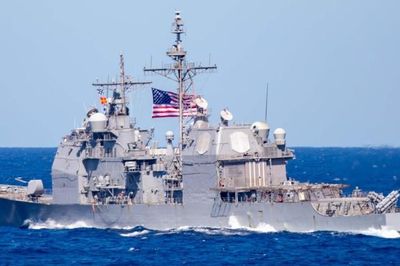 Tàu tuần dương USS Robert Smalls CG-62 có gì mà bảo vệ cả nhóm tàu sân bay Mỹ