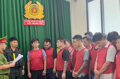 Phê chuẩn khởi tố 35 đối tượng 'Tổ chức đánh bạc' và 'Đánh bạc'