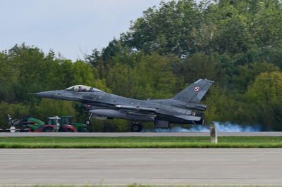 Ba Lan điều F-16 chặn máy bay trinh sát Nga sau vụ tên lửa xâm phạm không phận