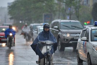 Thời tiết ngày 1/8: Mưa lớn kéo dài ở Bắc Bộ, vùng ven biển có nơi trên 100 mm