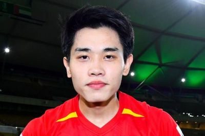 Tiền đạo Đình Bắc bị thay thế