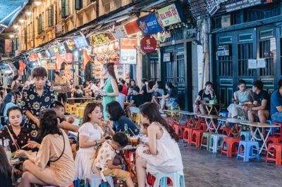 'Văn hóa ghế nhựa' Việt Nam hóa đặc sản chinh phục thế giới