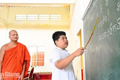 Ươm mầm tri thức dưới mái chùa Khmer