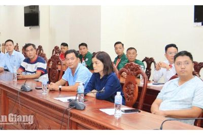 40 doanh nghiệp vận tải ở Long Xuyên ký cam kết bảo đảm an toàn giao thông