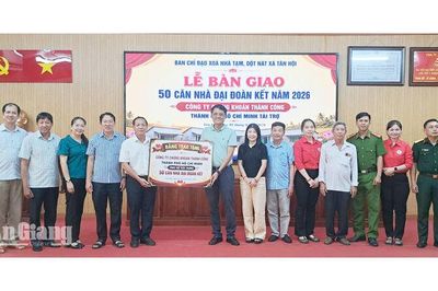 Xã Tân Hội trao 50 căn nhà Đại đoàn kết