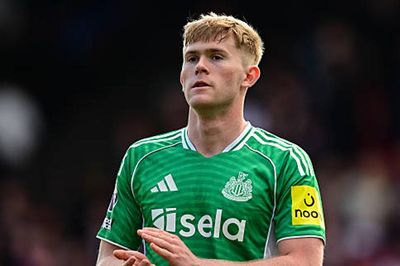 Manchester United nhắm Lewis Hall: Lựa chọn bạo chi đáng giá cho hành lang cánh trái