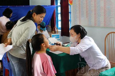 Khám sức khỏe miễn phí cho học sinh trên địa bàn phường Điện Biên Phủ