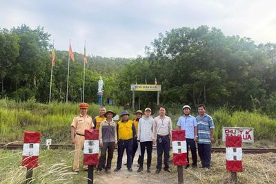 Rào thu hẹp 4 lối đi tự mở cắt ngang tuyến đường sắt qua địa bàn xã Nam Ninh Hòa