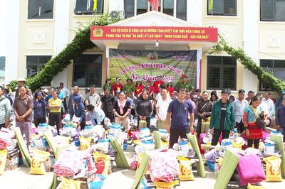 Hơn 300 triệu đồng hỗ trợ người dân vùng lũ và lực lượng làm nhiệm vụ