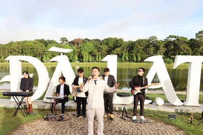 Lâm Đồng biểu diễn nghệ thuật đường phố hưởng ứng chương trình 'Bước chân chiến sĩ - Vì Nhân dân phục vụ'