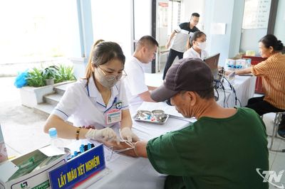 Trên 700 người dân xã Quảng Bạch được khám sức khỏe miễn phí