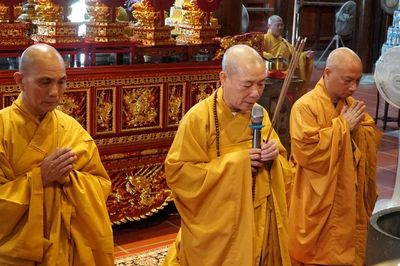 Hà Tĩnh: Ban Trị sự GHPGVN tỉnh dâng hương lễ Phật, Tổ tại chùa Cảm Sơn và viếng Nghĩa trang Liệt sĩ núi Nài