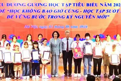 Hội Khuyến học Hà Nội tuyên dương 250 gương học tập tiêu biểu, lan tỏa tinh thần 'Học không bao giờ cùng'