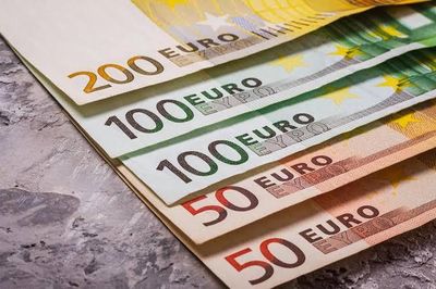 Tỷ giá ngoại tệ ngày 1/8: USD đi ngang, euro và franc Thụy Sĩ giữ mức cao
