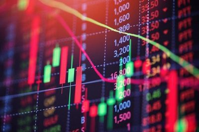 Chứng khoán 31/7: Áp lực chốt lời kéo VN-Index lùi về 1.735,78 điểm