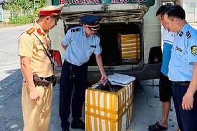 Phát hiện hơn 1 tạ gan, mỡ lợn không rõ nguồn gốc đang vận chuyển trên xe khách