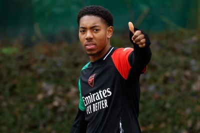 MU tính chuyện 'rút ruột' Arsenal