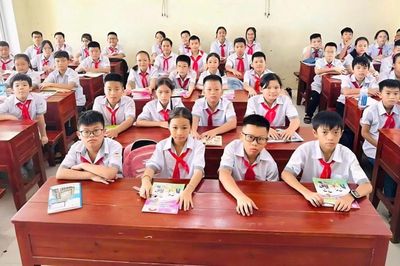 Đã đến lúc thống nhất đồng phục học sinh cả nước để giảm chi phí?