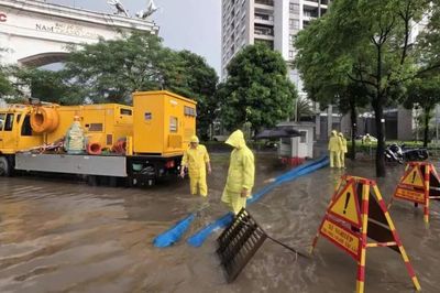 Hà Nội lý giải vụ ngập lụt, ùn tắc tại khu vực Long Biên