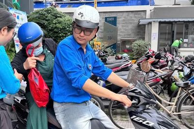 Chuyến xe nghĩa tình đồng hành người lớn tuổi