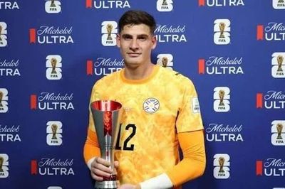 Man United chiêu mộ thủ môn Paraguay