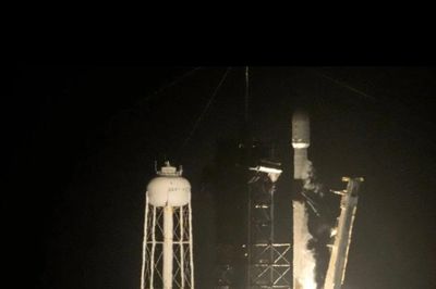 Tên lửa mất kiểm soát của SpaceX sắp lao vào Mặt trăng