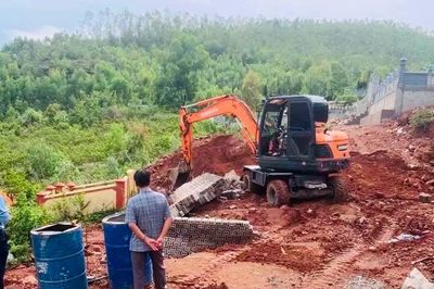 Cưỡng chế tháo dỡ nhiều khuôn viên lăng mộ xây dựng trái phép