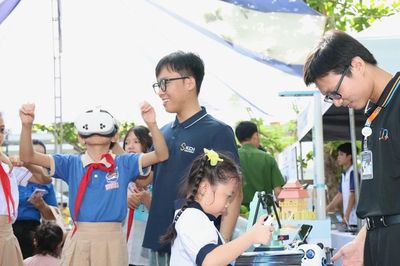 Bạn trẻ TPHCM thỏa thích trải nghiệm không gian số, đổi mới sáng tạo