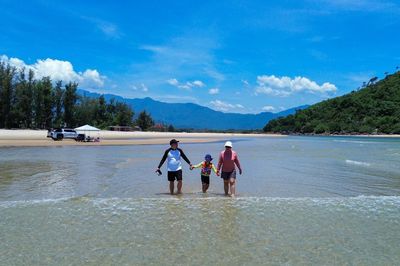 3 bãi biển được ví 'thiên đường ngủ quên', có nơi cách Hà Nội chỉ 6 tiếng lái xe