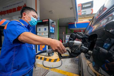 Không để xảy ra tình trạng dừng bán xăng dầu không có lý do