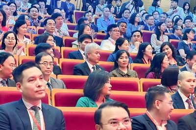 Phó Chủ tịch UBND tỉnh Nghệ An Phùng Thành Vinh dự Hội nghị Ngoại vụ toàn quốc lần thứ 22