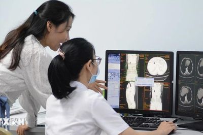 Điều trị hiệu quả ca ung thư phổi mang đồng thời hai đột biến gen hiếm gặp