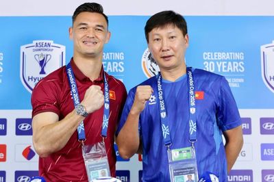 HLV Kim Sang Sik: 'Tuyển Việt Nam đặt mục tiêu giành 3 điểm ngay trên sân Indonesia'