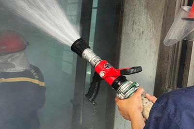 Cà Mau hỗ trợ hai hộ dân có nhà bị cháy hoàn toàn