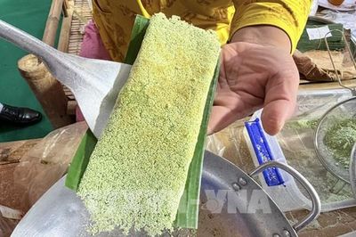 Lạ mắt tuyệt kỹ làm bánh rây của nghệ nhân Khmer