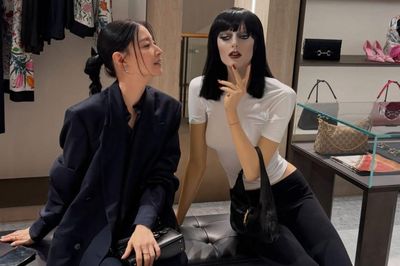 'Quốc bảo nhan sắc' Lee Young Ae gây sốt với visual như bị thời gian bỏ quên ở tuổi U60